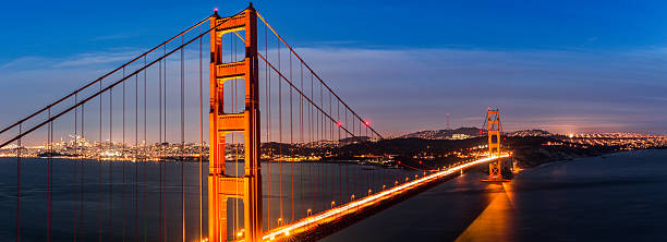 golden gate bridge sul panorama di san francisco - san francisco bay area golden gate bridge night bridge foto e immagini stock