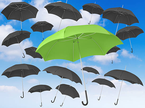 ombrello verde attraverso il cielo - standing out from the crowd individuality umbrella contrasts foto e immagini stock