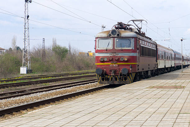 veliko tarnovo, bulgarien - locomotive steam train train snow stock-fotos und bilder