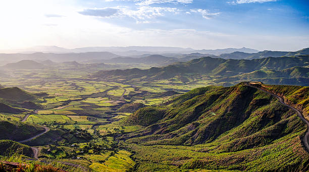 panorama der semien berge und tal rund um lalibela äthiopien - ethiopia stock-fotos und bilder