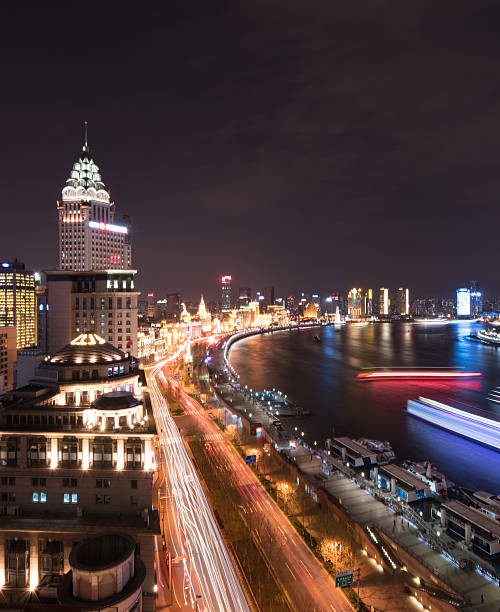 istock Sunset of The Bund in Shanghai 618532154