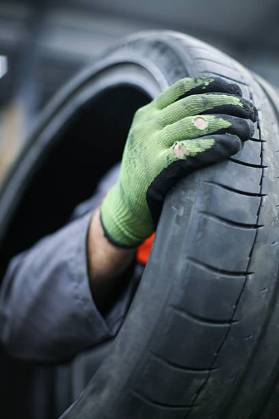 istock Mechanic working in auto repair shop. 618537396
