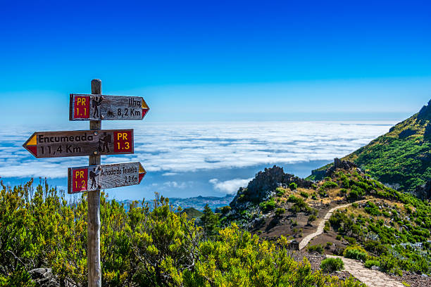 escada para o céu  - mountain range footpath rock europe - fotografias e filmes do acervo