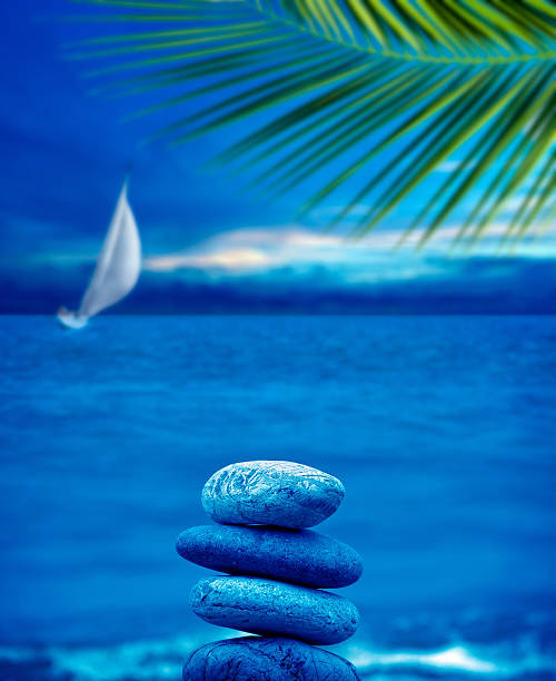 equilibrio puro - stone wellbeing zen like blue fotografías e imágenes de stock