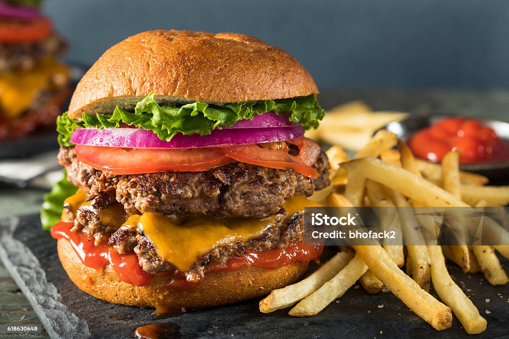 Queso casero Smash Burger - Foto de stock de Hamburguesa - Alimento libre de derechos