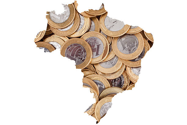 istock Brazilian 1 Real coins and 100 Reais bank notes 618634080