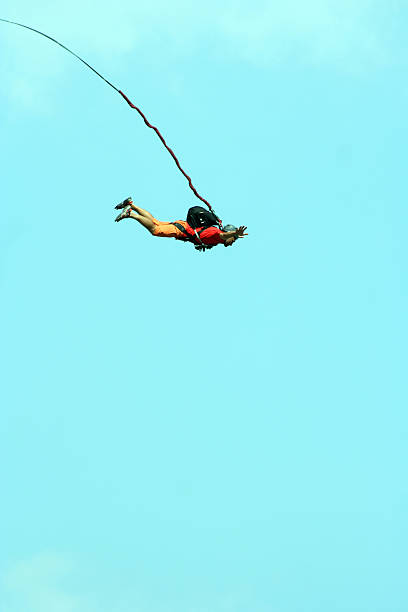 줄넘기. - skydiving base jumping extreme sports mountain 뉴스 사진 이미지