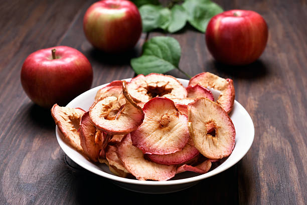 dehydrated apple chips - dried apple imagens e fotografias de stock
