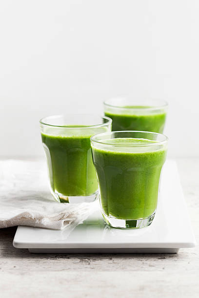 detox, bere - healthy eating juice vegetable juice vegetable foto e immagini stock