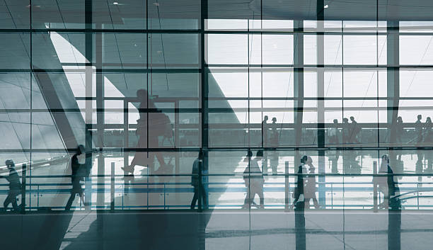 personas caminando en el aeropuerto, doble exposición - sparse shanghai light corridor fotografías e imágenes de stock