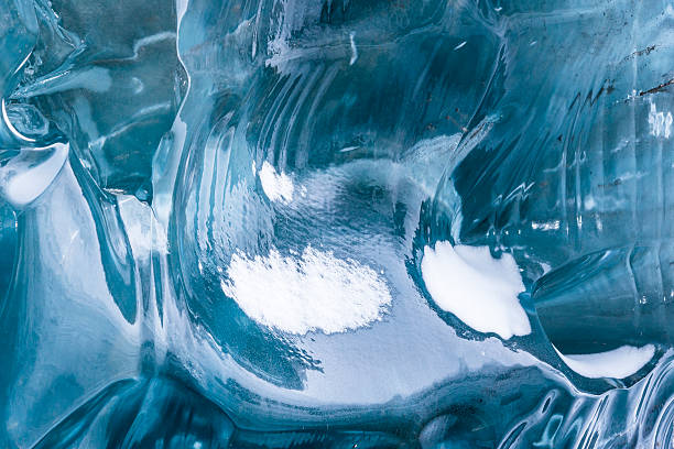 incredibile texture di ghiaccio blu sul ghiacciaio vatnajokull jokulsarlon islanda. - skaftafell glacier foto e immagini stock