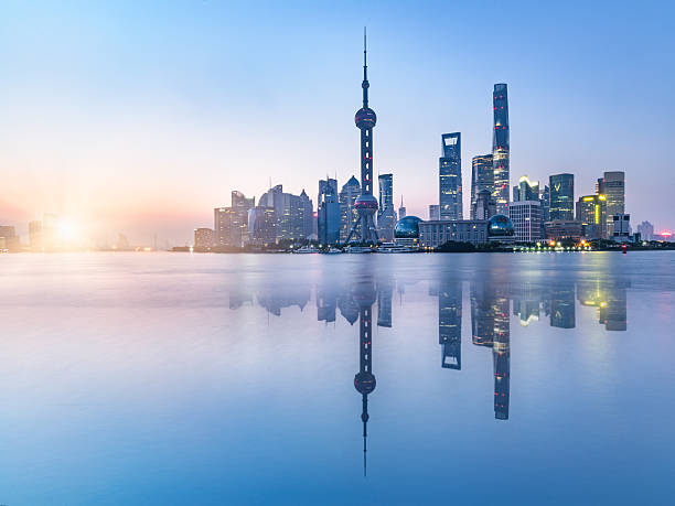 hermosa escena de la bund, shanghai, china - shanghái fotografías e imágenes de stock