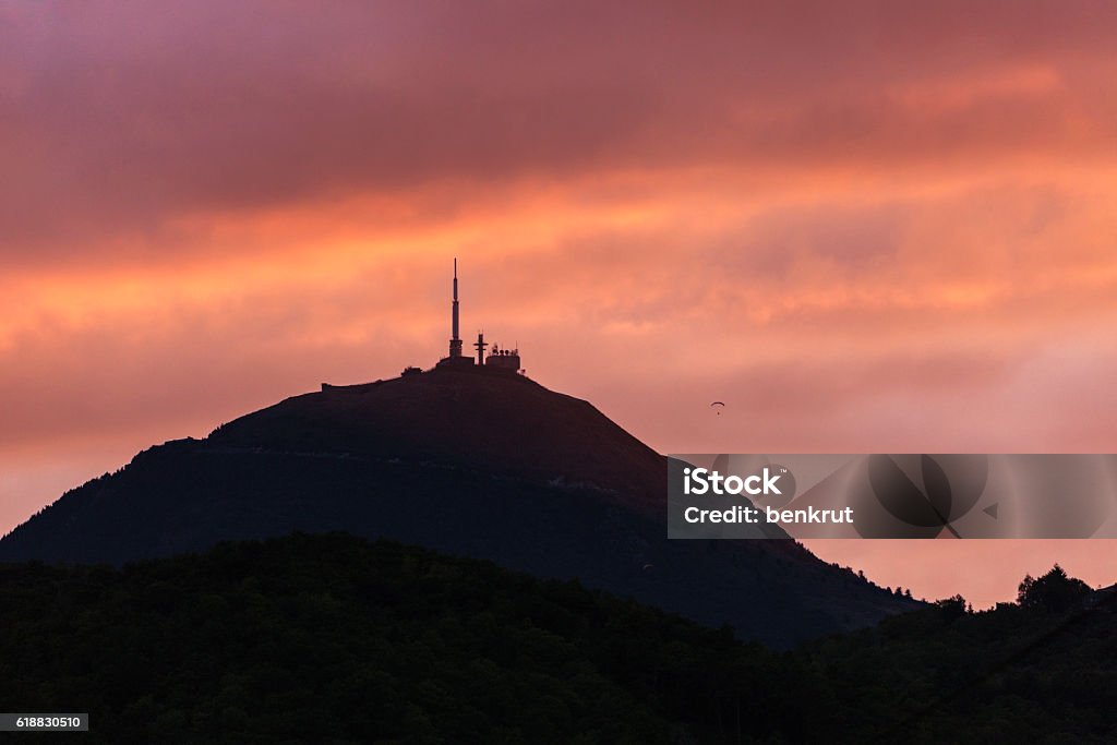 Volcan puy-de-Dôme vu de Clermont-Ferrand - Photo de Puy-de-Dôme libre de droits