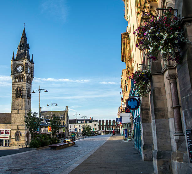 darlington high street y torre del reloj - u s bank tower fotografías e imágenes de stock