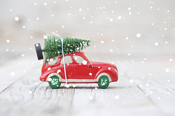 Miniatur rote Auto mit Tannenbaum – Foto