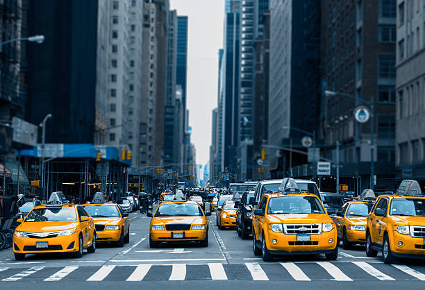 뉴욕 활주하다 - yellow taxi 뉴스 사진 이미지