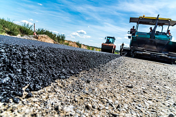 道路 ローラーに取り組んでいる建設 ストックフォト