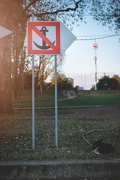 istock strikethrough anchor, sign of anchoring prohibited 618949262
