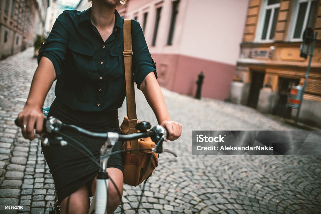Fahrrad Mädchen in Bewegung - Lizenzfrei Fahrrad Stock-Foto