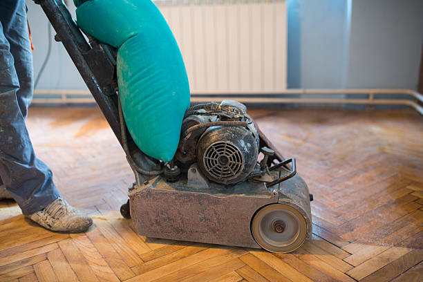 istock Home renovation, parquet sanding, polishing 618968474