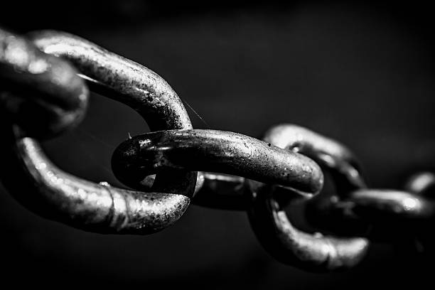 istock Shiney black and white chain 618970278