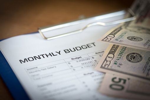 Plan de presupuesto mensual para gastos y dinero photo