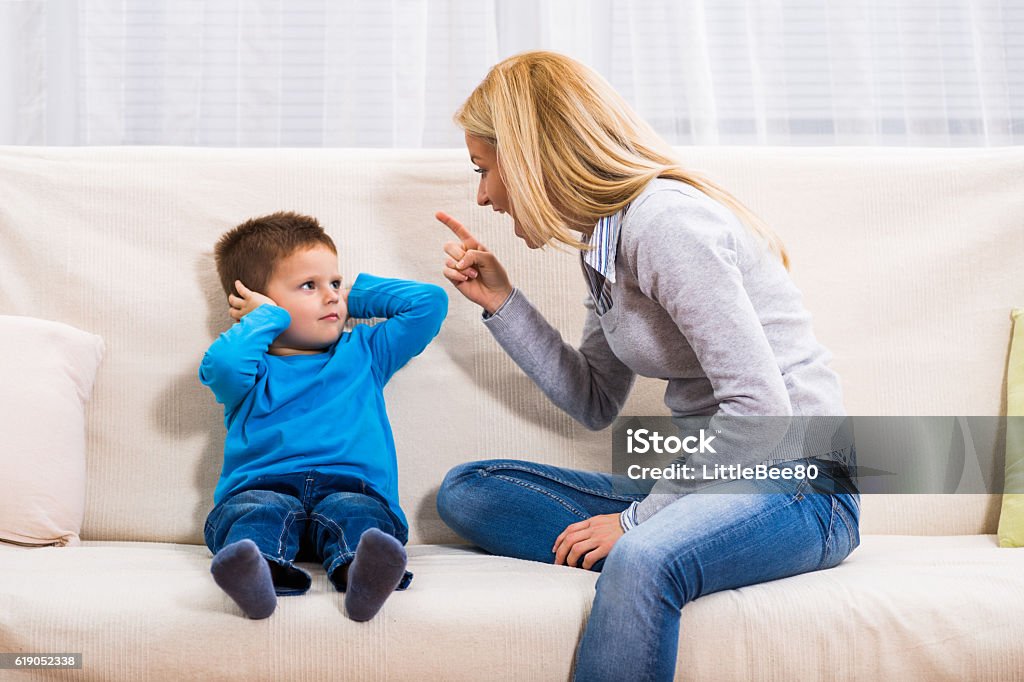 Familia de conflictos  - Foto de stock de Niño libre de derechos