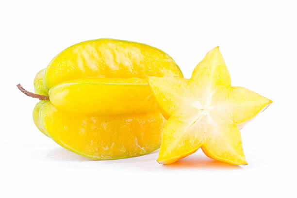 carambola de fruta estrella amarilla o manzana estrella ( starfruit ) - carambola o carambola averrhoa carambola en el árbol fotografías e imágenes de stock