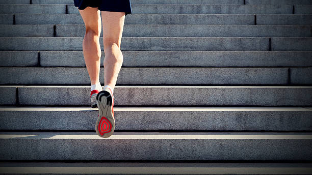 entrenamiento de alta intensidad - staircase running moving up jogging fotografías e imágenes de stock