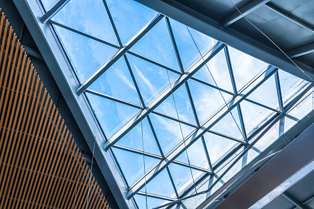vista de ángulo bajo techo de moderna - blue construction built structure indoors fotografías e imágenes de stock