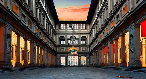 piazzale degli de los uffizi - renaissance statue italy florence italy fotografías e imágenes de stock