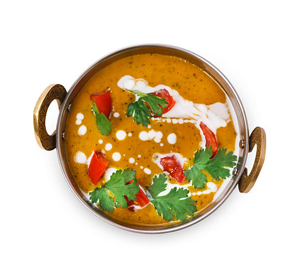 plato de cocina india vegana y vegetariana, sopa picante de lentejas dahl - curry fotos fotografías e imágenes de stock