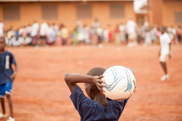 neri che giocano a calcio in un villaggio rurale - africa south africa child african culture foto e immagini stock