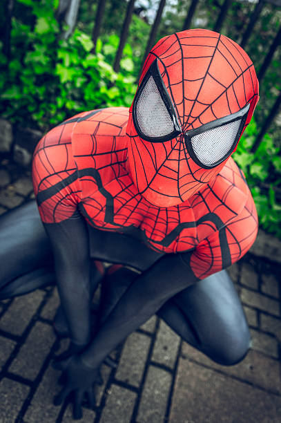 cosplayer vestito da 'spiderman' della marvel - spiderman foto e immagini stock