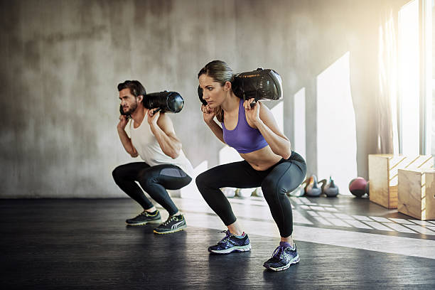 それは、何かを一重 - gym women inside of exercising ストックフォトと画像