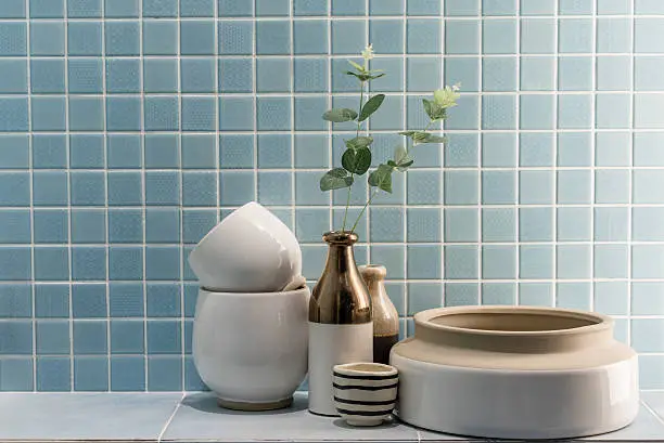 Photo of ceramic vase and bowl decoration in a bathroom