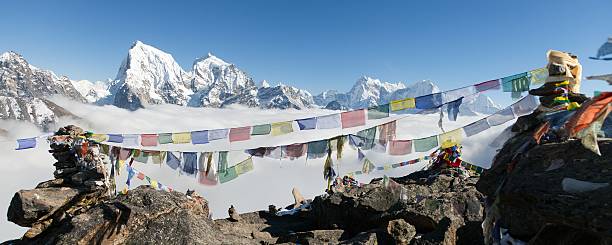 istock Arakam Tse, Cholatse, Tabuche Peak, Thamserku and Kangtega 619407762