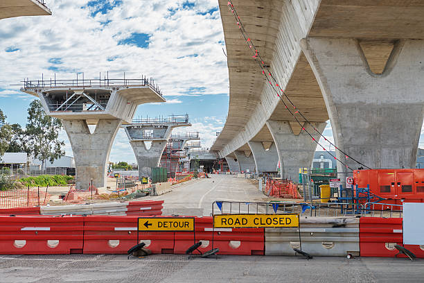 strada in costruzione  - construction australia rebuilding street foto e immagini stock