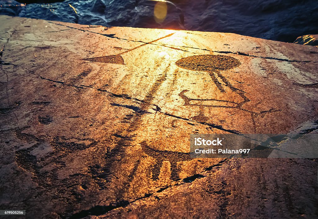 Onega Petroglyphen bei Sonnenuntergang - Lizenzfrei Höhlenmalerei Stock-Foto