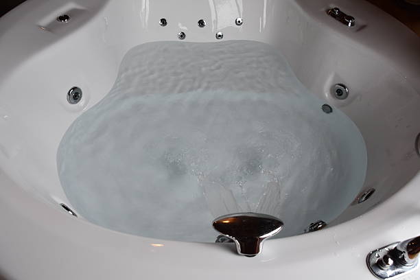 istock hot tub IN A Zimmer 619525412