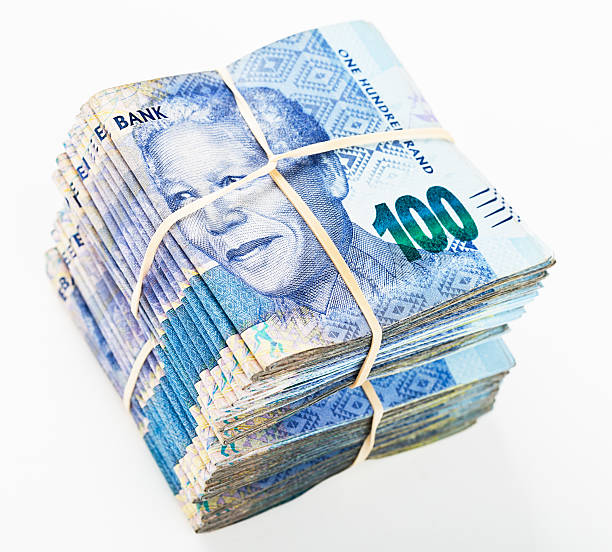 dos paquetes cada uno que contiene diez mil rand en billetes plegados - ten rand note fotografías e imágenes de stock