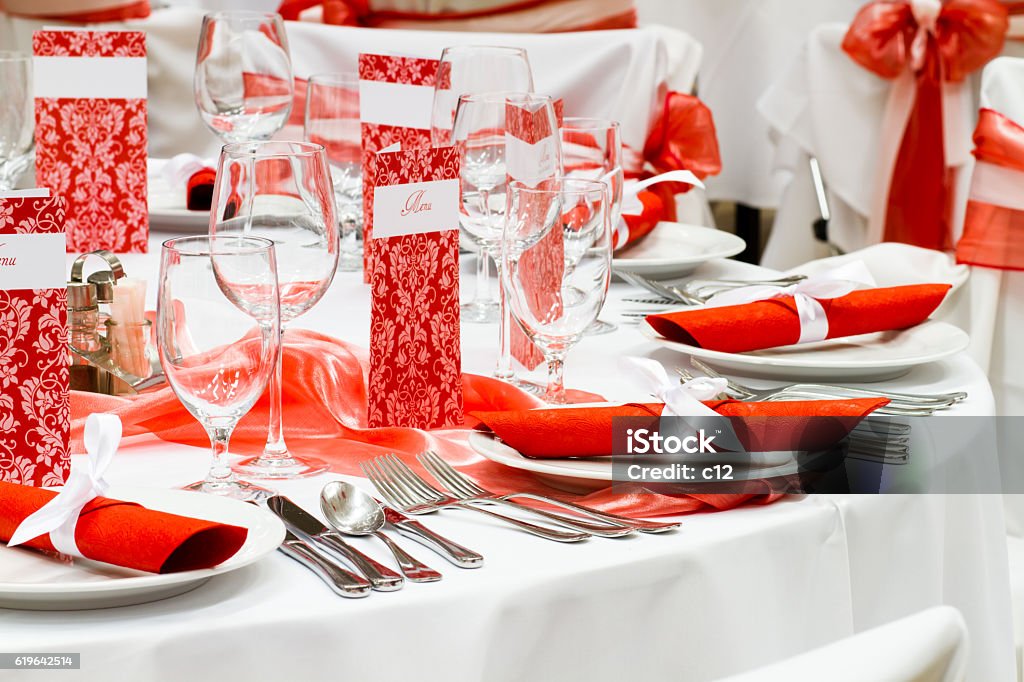 elegant dinner table, decorated wedding or event place elegant dinner table, decorated wedding or event place, red and white Arrangement Stock Photo