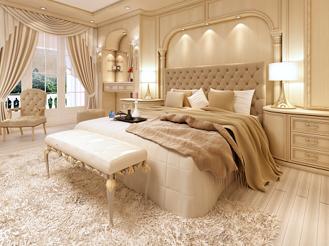 Cama de lujo en un gran dormitorio neoclásico con nicho decorativo photo