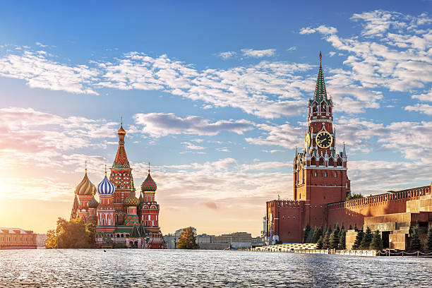 Red Square St. Basil's Cathedral and Spasskaya tower on Red Square in Moscow in the morning sun moscow russia stock pictures, royalty-free photos & images