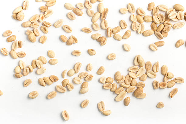 raw fundo de amendoim - peanut nut snack isolated - fotografias e filmes do acervo