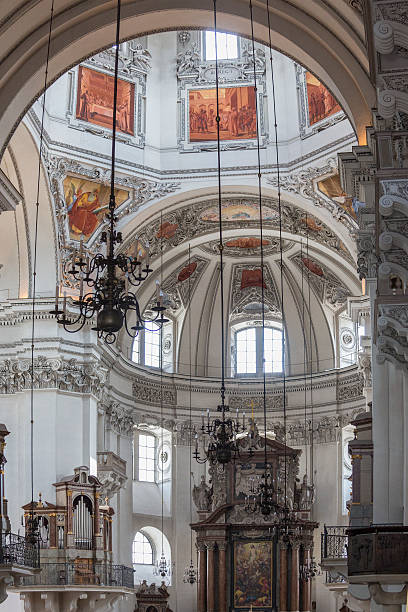 собор зальцбурга-австрия - indoors cathedral salzburg cathedral salzburg стоковые фото и изображения