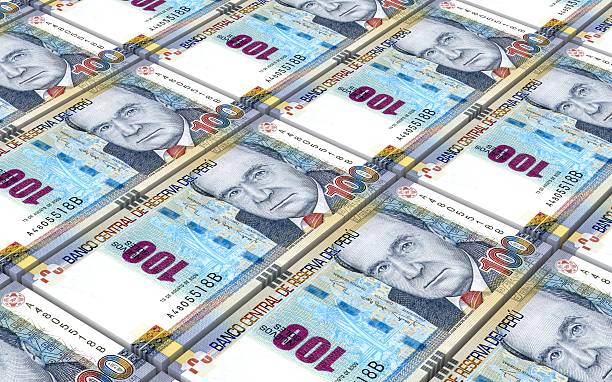 peruano nuevos las plantas facturas pilas de fondo. - peruvian paper currency fotografías e imágenes de stock