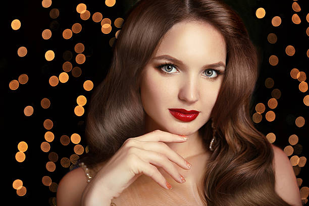 istock Fashion Makeup. Elegant hairstyle. Beautiful brunette smiling 619963232
