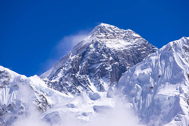 istock closed up view of Everest peak from Gorak Shep. 620365182