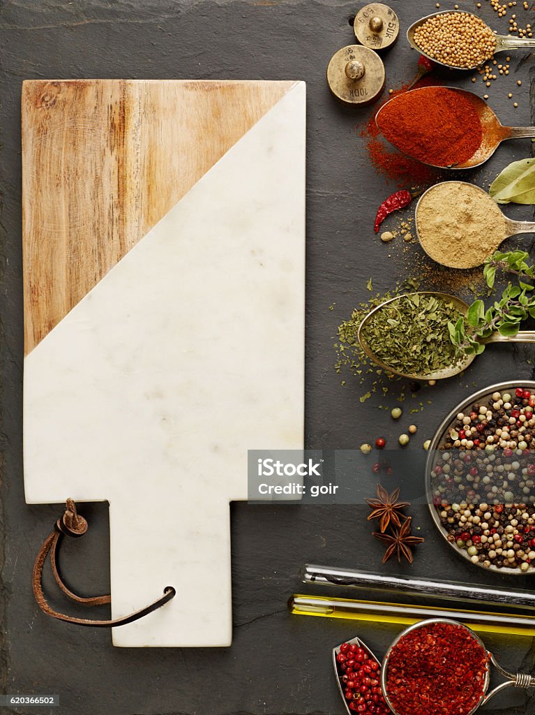 Cutting board and spices - Royalty-free Acima Foto de stock